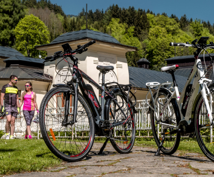 cycling image parked